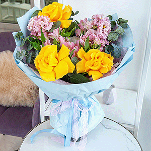 Rose Yellow 50 cm Ecuador (Mohana, Latina, Brighton) - 7, Alstromeria white, soft pink - 7, Baltica White Spray Chrysanthemum - 1, Pink Lisianthus (Eustoma) - 2, Eucalyptus, Wrapping Paper