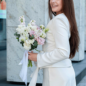 Lilac rose Bounty Way, 50 cm - 7, White Matthiola - 7, lisianthus - 6, Eucalyptus baby blue (1 pc.), Ribbon