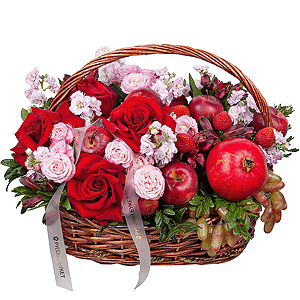 Peony sprayrose - 3, Rose Red 50 cm Ecuador - 5, Matthiola Lilac - 3, Alstromeria Red, Bright Pink - 10, Medium Basket, Oasis, Pistachio, Pomegranate, Grapes, Apple, 1 pc., Wooden skewer, Ribbon, Fresas 250 g