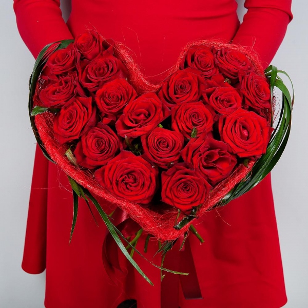 Red rose 50 cm - 25, Beargrass (1 pc.), Ribbon, Bouquet frame structure