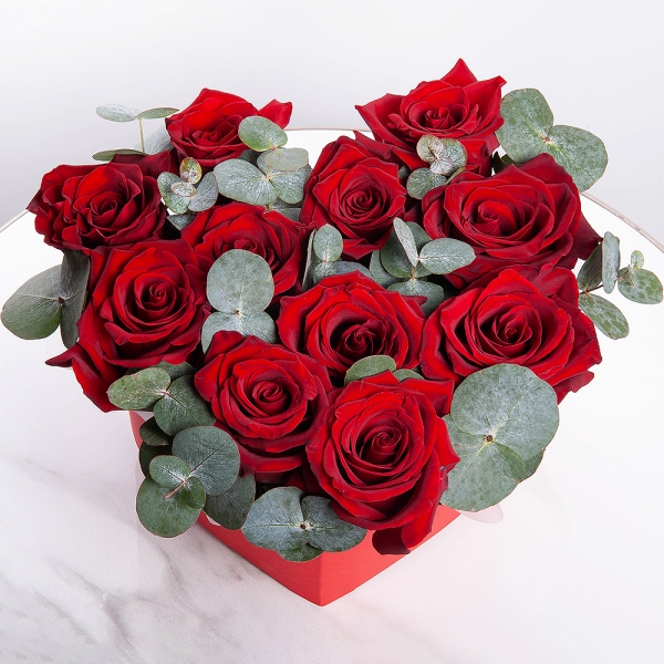 Red rose 50 cm - 15, Heart‑shaped box for arrangements, Oasis, Eucalyptus