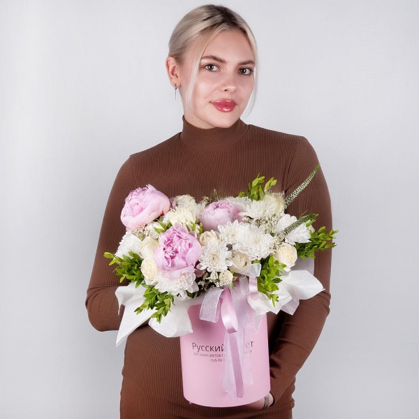Peony pink - 3, Peony sprayrose - 4, Baltica White Spray Chrysanthemum - 4, Round flower box small , Oasis, Veronica spray, Pistachio, Limonium (1 pc.), Wrapping Paper