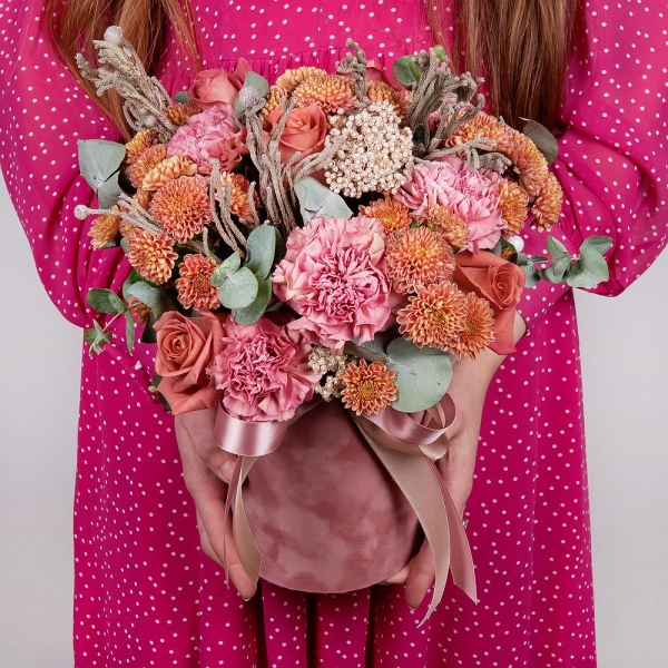 Pink carnation - 9, Pink rose 50 cm - 9, Daisy poms Santini pink, purple - 5, Round flower box small , Oasis, Ozotamnus, Brunia Green Lanuginosa (1 pc.), Eucalyptus, Wrapping Paper