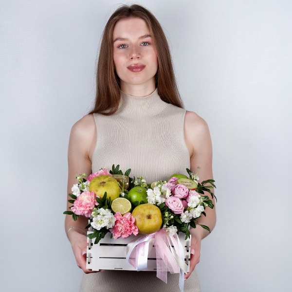 White Matthiola - 3, Peony sprayrose - 1, Pink carnation - 5, Wooden pot, Oasis, Lemon, 1 pc., Kiwi, Apple, 1 pc., Pear, Wooden skewer, Pistachio, Ribbon
