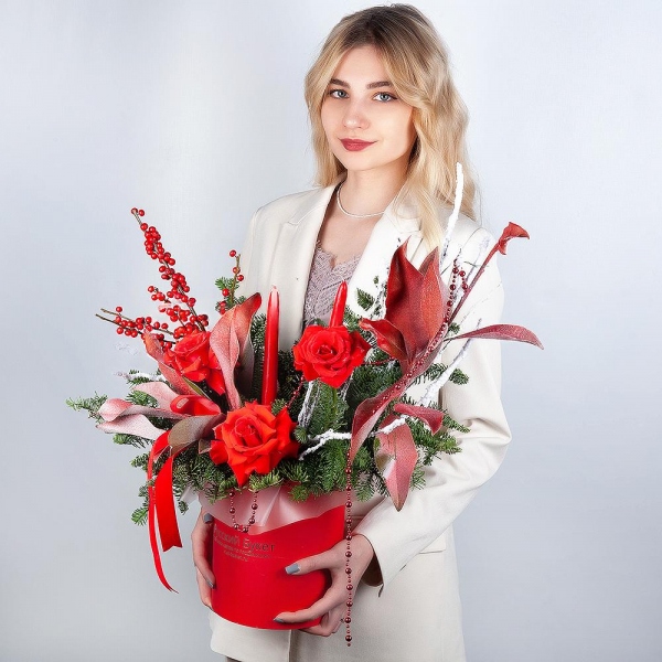 Rose Red 50 cm Ecuador - 5, Round flower box small , Oasis, Salal, Spruce branches (1pc.), Christmas decor (set), Candle, Artificial branch, Ribbon, Ilex