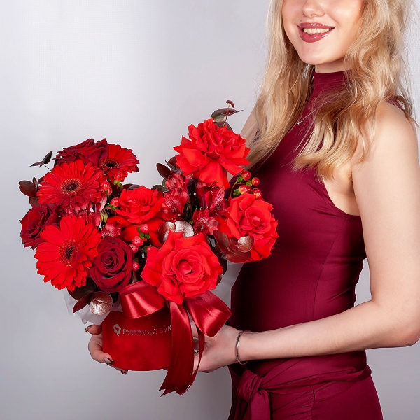 Red rose Nina 50 cm - 4, Rose Red 50 cm Ecuador - 5, Gerbera red - 3, Alstromeria Red, Bright Pink - 5, Round flower box small , Oasis, Ribbon, Hypericum, Eucalyptus