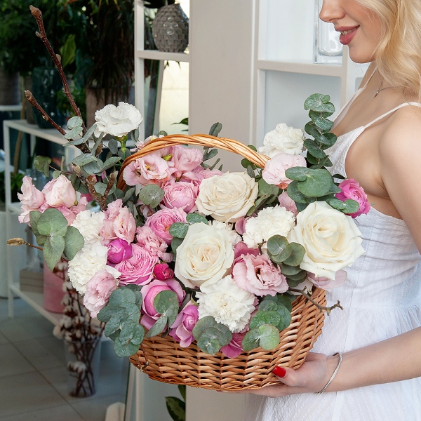 Spray peony rose Misty Bubbles, 50 cm - 3, Pink Lisianthus (Eustoma) - 4, Carnation white, cream - 11, White rose 50 cm Ecuador - 5, Small Basket, Eucalyptus, Artificial branch, Oasis
