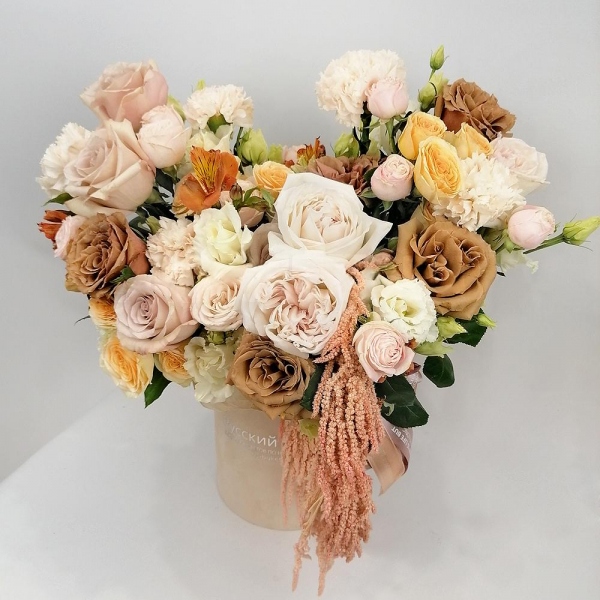 Rose Cream 50 cm - 5, Peony style roses - 3, Alstromeria Yellow, Orange - 4, lisianthus - 3, Carnation white, cream - 7, Spray rose: white, cream, light pink 50 cm - 3, Round flower box small , Oasis, Dried flowers in assortment, Ribbon