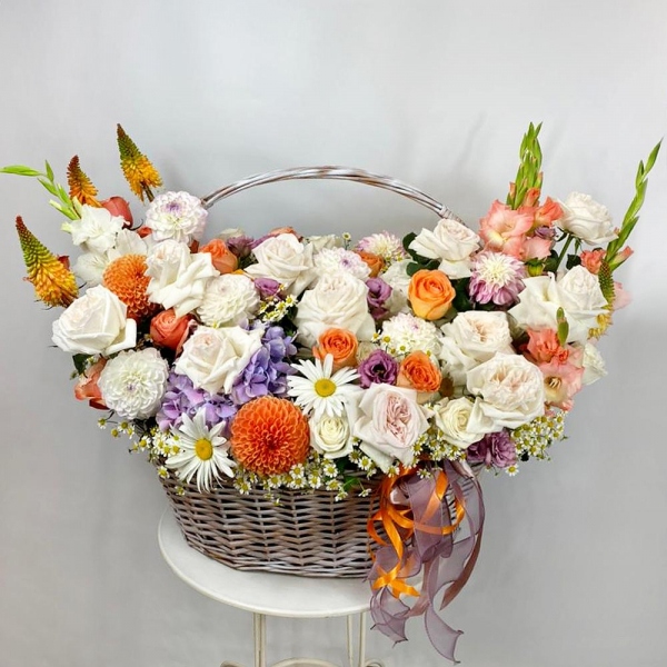 Pink Gladiolus - 5, Gerbera white - 7, Chamomile - 65, White Dahlia - 10, White rose 50 cm - 39, Peony rose Kahala 50 cm - 21,  White Hydrangea - 1, Peony style roses - 19, Pink Lisianthus (Eustoma) - 19, Orange Dahlia - 7, Pink Hydrangea - 1, Blue/purple hydrangea - 1, White Gladiolus - 4, Solidago (1 pc.), Kniphofia, Oasis, Hypericum, Huge basket, Ribbon
