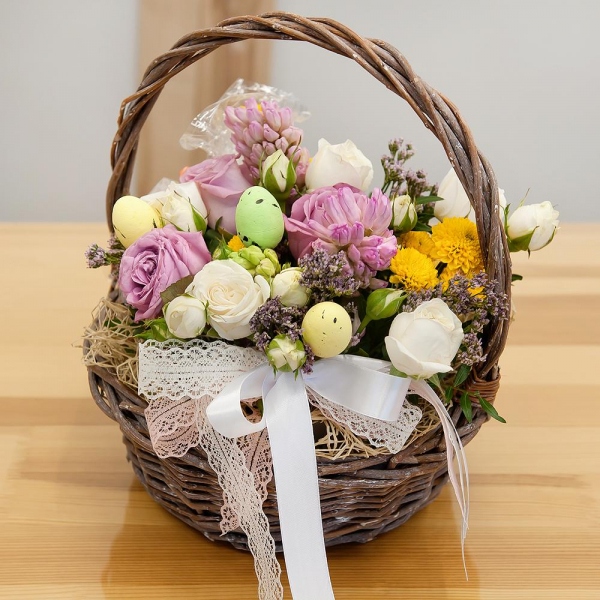 Pink Hyacinth - 2, Spray rose: white, cream, light pink 50 cm - 1, Pink rose 50 cm - 4, Santini Yellow Spray Chrysanthemum - 2, Medium Basket, Oasis, Sisal, Ribbon, Easter cake, Easter eggs (3 pc.), Limonium (1 pc.), Pistachio