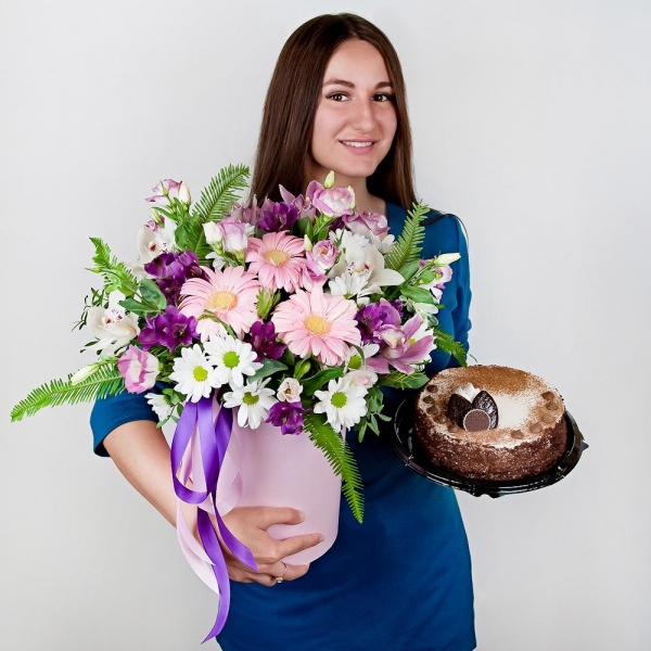 Gerbera pink - 4, White Cymbidium Orchid Bud - 8, Purple Lisianthus (Eustoma) - 6, Alstromeria lilac, purple - 4, Bacardi White Spray Chrysanthemum - 4, Round flower box medium, Oasis, Film, Ambrella, Aspidistra (1 pc.), Flask for orchids, Ruscus, Cake in assortment, Pistachio, Ribbon
