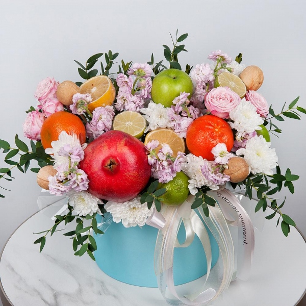 Baltica White Spray Chrysanthemum - 2, Matthiola Lilac - 5, Peony sprayrose - 2, Round flower box medium, Oasis, Eucalyptus, Apple, 1 pc., Lemon, 1 pc., Tangerine, 1 pc., Walnut (10 pieces), Pomegranate, Wooden skewer, Wrapping Paper