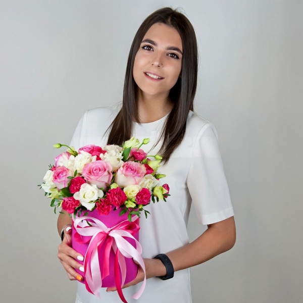 Pink rose 50 cm - 10, lisianthus - 4, Pink spray carnation - 4, Round flower box small , Oasis, Film, Pistachio, Ruscus, Ribbon