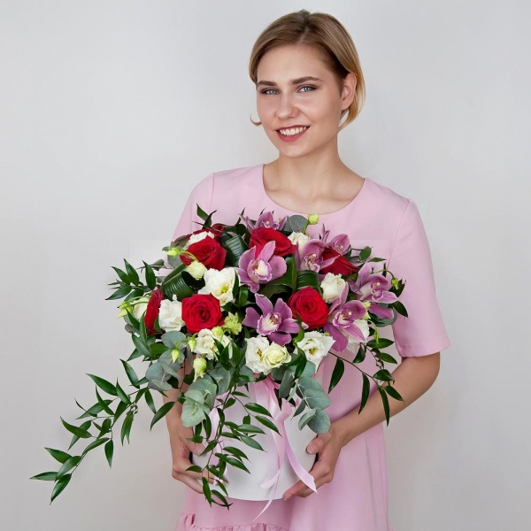 Red rose 50 cm - 10, Pink Cymbidium Orchid Bud - 10, lisianthus - 6, Round flower box medium, Film, Oasis, Eucalyptus Cinerea, Flask for orchids, Aspidistra (1 pc.), Ruscus italian, Ribbon