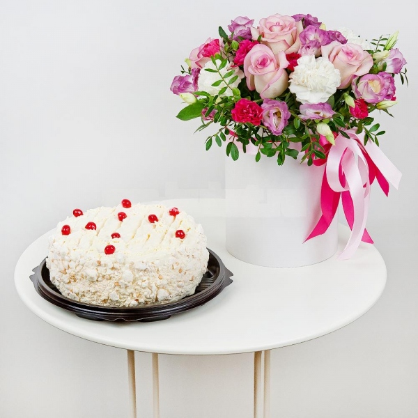 Carnation white, cream - 4, Pink Lisianthus (Eustoma) - 7, Pink spray carnation - 4, Pink rose 50 cm - 4, Round flower box small , Oasis, Film, Pistachio, Ribbon, Cake in assortment