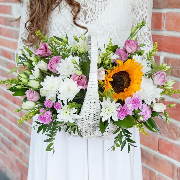 Sunflower - 1, Baltica White Spray Chrysanthemum - 3, Pink spray carnation - 3, Pink Lisianthus (Eustoma) - 2, Medium Basket, Oasis, Pistachio, Solidago (1 pc.)