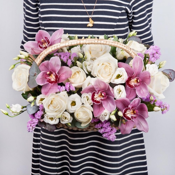 Pink Cymbidium Orchid Bud - 7, White rose 50 cm - 11, lisianthus - 2, Medium Basket, Oasis, Eucalyptus Cinerea, Flask for orchids, Pink Statice