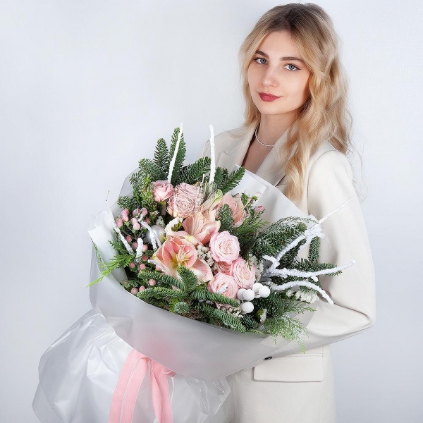 Pink amaryllis - 2, Peony sprayrose - 4, Spruce branches (1pc.), Hypericum, White statice, Thuja, Christmas decor (set), Artificial branch, Wrapping Paper