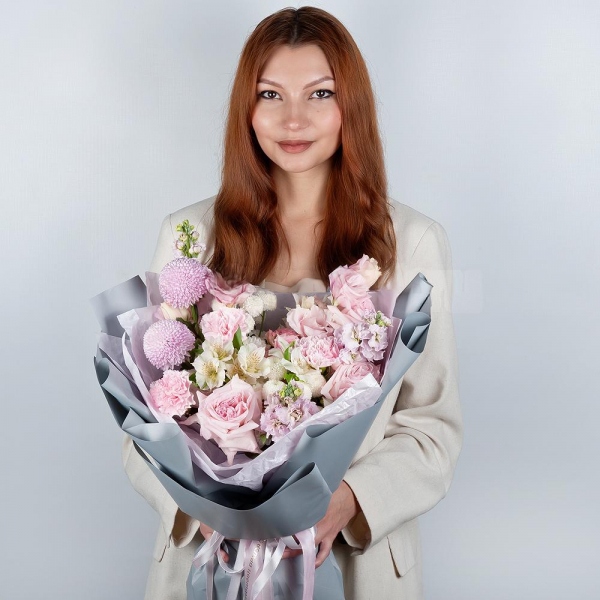 Momoko Chrysanthemum - 2, Newton White Spray Chrysanthemum - 3, Pink Lisianthus (Eustoma) - 2, Matthiola Lilac - 2, Peony sprayrose - 3, Pink carnation - 9, Alstromeria white, soft pink - 3, Peony rose pink 'OHara' - 3, Wrapping Paper
