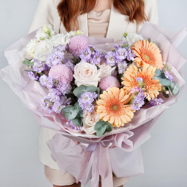 Cream gerbera - 11, Peony style roses - 3, Momoko Chrysanthemum - 3, Matthiola Lilac - 5, lisianthus - 5, Eucalyptus, Wrapping Paper