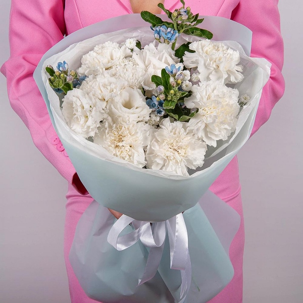 Carnation white, cream - 11, lisianthus - 2, Baltica White Spray Chrysanthemum - 2, Oksipetalum, Wrapping Paper