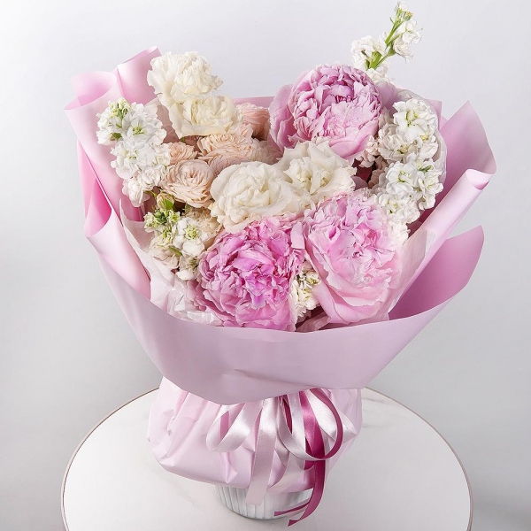 Peony pink - 3, Baltica White Spray Chrysanthemum - 1, lisianthus - 3, Peony sprayrose - 3, White Matthiola - 11, Wrapping Paper