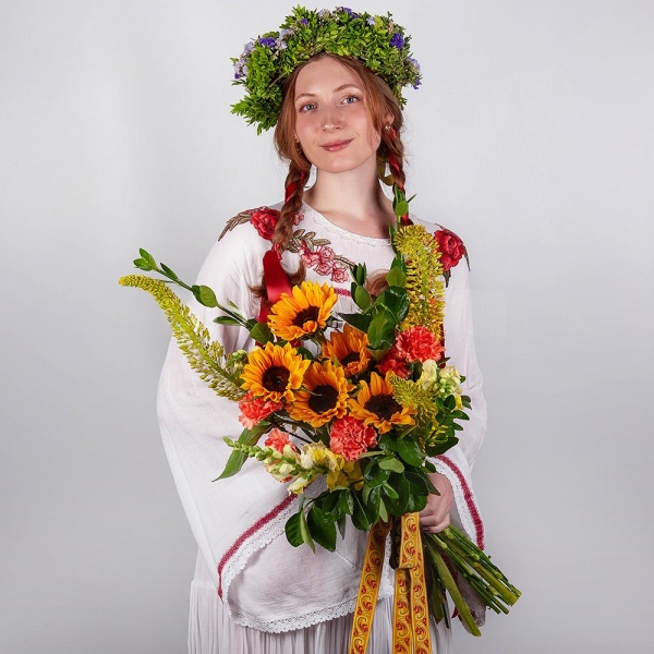 Sunflower - 5, Pink carnation - 11, White Matthiola - 7, White Delphinium - 3, Pittosporum, Ribbon