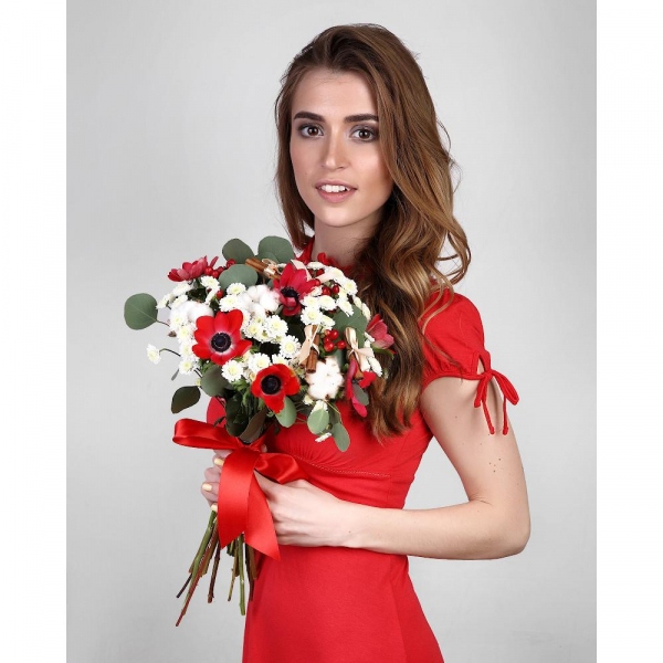 Red anemone - 9, Athos poms Stallion - 8, Hypericum, Eucalyptus populus (1 pc.), Cotton bud, Cinnamon decorative packaging, Ribbon