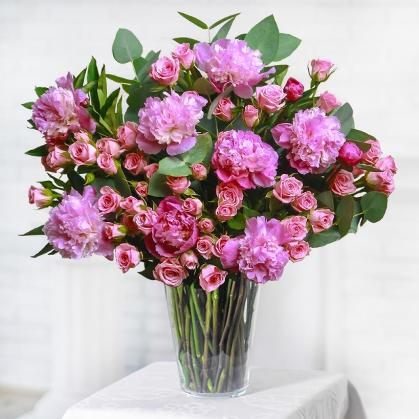Peony pink - 12, Bright pink spray rose mix, 50 cm - 16, Eucalyptus parvifolia (1 pc.), Sisal, Ribbon