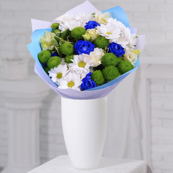 Rose blue - 7, Bacardi White Spray Chrysanthemum - 4, Athos pom Feeling Green - 3, lisianthus - 2, Pittosporum, Wrapping Paper