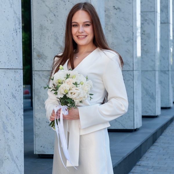 White rose 50 cm Ecuador - 3, lisianthus - 4, Carnation white, cream, Eucalyptus parvifolia (1 pc.), Ribbon