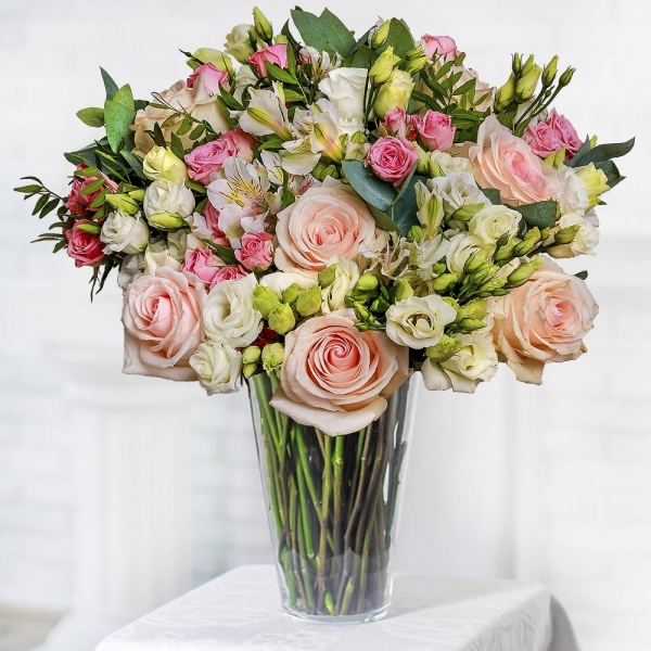 Rose Cream 50 cm - 10, Bright pink spray rose mix, 50 cm - 10, lisianthus - 10, Alstromeria white, soft pink - 7, Pistachio, Eucalyptus Cinerea, Sisal, Ribbon