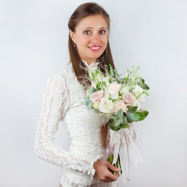 Carnation white, cream - 5, Cream Rose 50 cm Ecuador (Creme Caramel) - 6, White rose 50 cm - 4, lisianthus - 6, Veronica spray, Eucalyptus Cinerea, Dried flowers decor, Ribbon