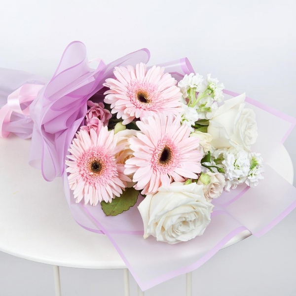 Gerbera pink - 3, White rose 50 cm - 4, White Matthiola - 3, lisianthus - 3, Wrapping Paper