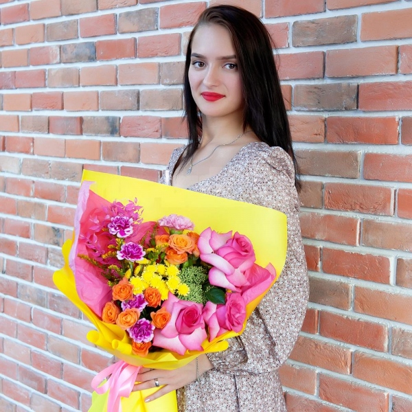 Athos poms Stallion - 3, Spray rose: yellow, orange 50 cm - 3, Pink carnation - 2, Rose Pink 50 cm Ecuador (Chelo, Hermosa, Novia, Titanik, Engagement, Pink Mondiale) - 5, Pink spray carnation - 4, Sedum, Dried flowers decor, Wrapping Paper
