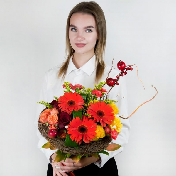 Red rose 50 cm - 4, Yellow rose 50 cm - 5, Gerbera daisies - 4, Pink spray carnation - 5, Spray rose: yellow, orange 50 cm - 2, The frame of the branches, Aspidistra (1 pc.), Solidago (1 pc.), Salal, Dried flowers decor, Artificial branch, Decorative element small, Ribbon