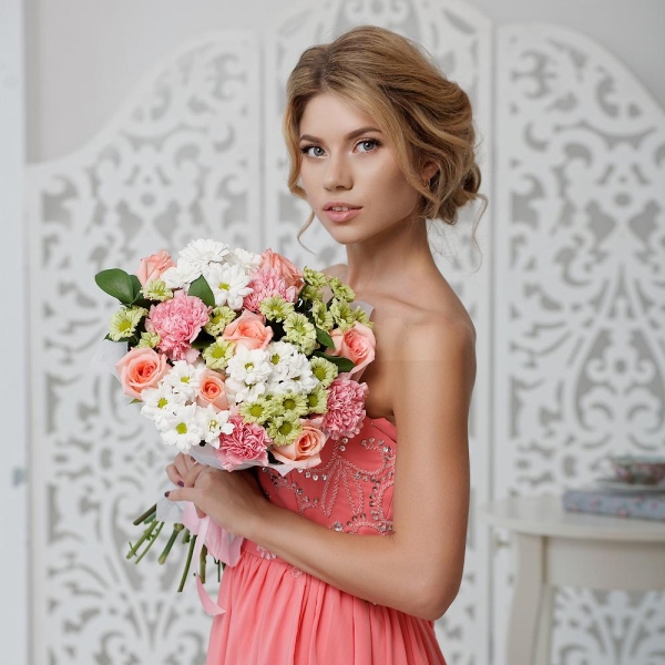 Pink carnation - 6, Bacardi White Spray Chrysanthemum - 5, Athos poms Green Lizard - 7, Pink rose 50 cm - 13, Ruscus, Felt, Ribbon