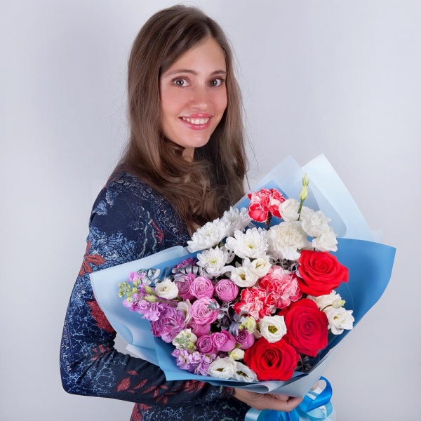 Baltica White Spray Chrysanthemum - 2, Peony sprayrose - 2, Red rose 50 cm - 5, Carnation red - 3, Matthiola Lilac - 2, lisianthus - 2, Carnation spray - 3, Carnation white, cream - 2, Pistachio, Wrapping Paper, Ribbon