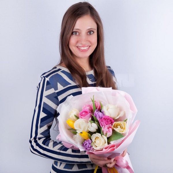 White rose 50 cm - 3, Pink rose 50 cm - 2, Pink tulip - 5, Tulip white - 8, Yellow tulip - 4, Lilac tulip - 3, Wrapping Paper, Ribbon