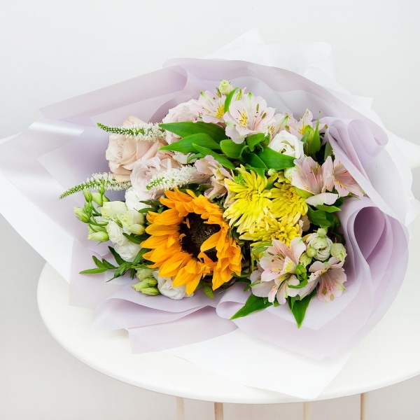 Alstromeria white, soft pink - 4, Baltica Yellow Spray Chrysanthemum - 3, lisianthus - 3, Rose Powder 50 cm Ecuador (Quicksand, Menta) - 5, Sunflower - 1, Veronica spray, Pistachio, Ribbon, Wrapping Paper