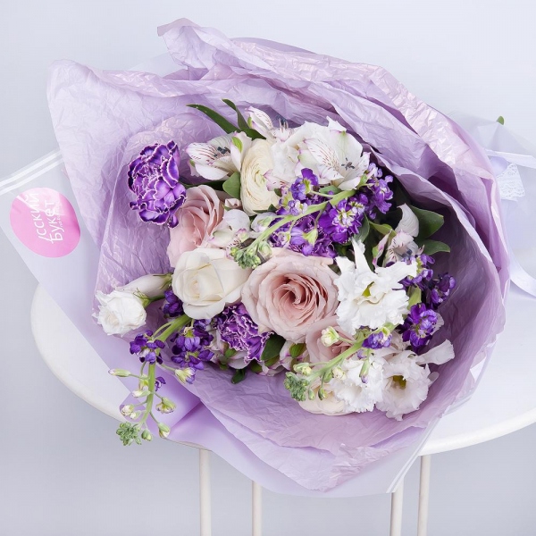 Ranunculus White - 1, Rose Powder 50 cm Ecuador (Quicksand, Menta) - 3, White rose 50 cm - 3, Lilac carnation - 5, Matthiola Lilac - 3, lisianthus - 1, Alstromeria lilac, purple - 3, Wrapping Paper