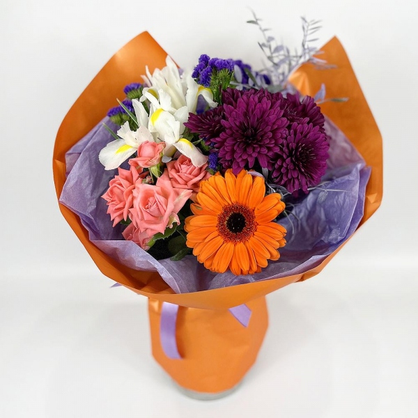 Gerbera daisies - 1, White iris - 4, Bright pink spray rose mix, 50 cm - 1, Baltica Pink Spray Chrysanthemum - 3, Blue Statice, Wrapping Paper, Pistachio