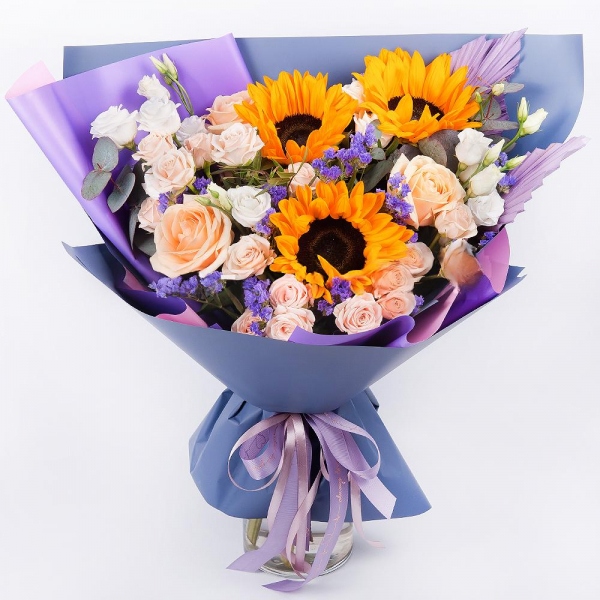 lisianthus - 4, Sunflower - 3, Spray rose: white, cream, light pink 50 cm - 6, Rose Cream 50 cm - 5, Eucalyptus Cinerea, Blue Statice, Dried flowers decor, Wrapping Paper