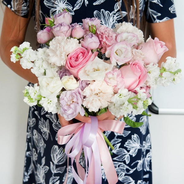 Pink rose 50 cm - 7, Carnation white, cream - 7, Spray peony rose Lavander, 50 cm - 2, White Matthiola - 5, lisianthus - 1, Pink Lisianthus (Eustoma) - 2, Ribbon