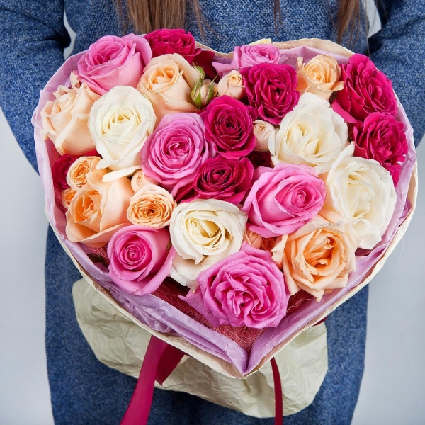 Bright pink spray rose mix, 50 cm - 3, Pink rose 50 cm - 9, White rose 50 cm - 8, Rose Cream 50 cm - 8, Spray rose: white, cream, light pink 50 cm - 2, Wrapping Paper, Bouquet frame structure
