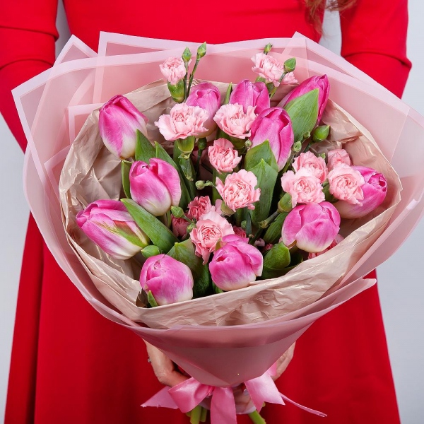 Pink tulip - 15, Pink spray carnation - 7, Wrapping Paper