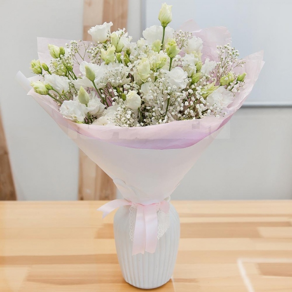lisianthus - 7, Gypsophila - 2, Wrapping Paper