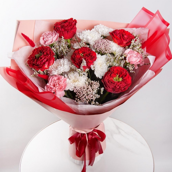 Baltica White Spray Chrysanthemum - 2, Rose Red Monster 50 cm - 5, Pink carnation - 6, Limonium (1 pc.), Ozotamnus, Wrapping Paper, Dried flowers in assortment