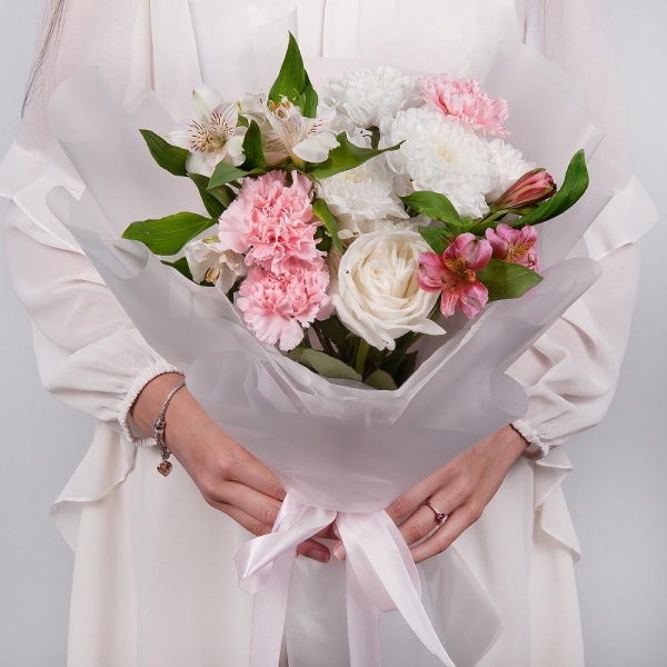 White rose 50 cm - 3, Alstromeria white, soft pink - 4, Baltica White Spray Chrysanthemum - 1, Pink carnation - 3, Wrapping Paper