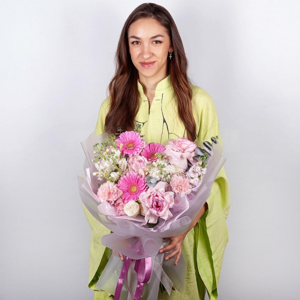 Gerbera pink - 5, Matthiola Lilac - 4, Pink carnation - 11, Pink Lisianthus (Eustoma) - 1, Peony rose pink 'OHara' - 3, Peony sprayrose - 1, Baltica White Spray Chrysanthemum - 1, Ozotamnus, Eucalyptus, Wrapping Paper